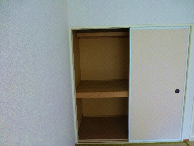 物件内観写真10　(押入れ)