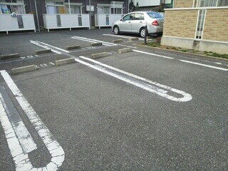 物件外観写真2　(駐車場)
