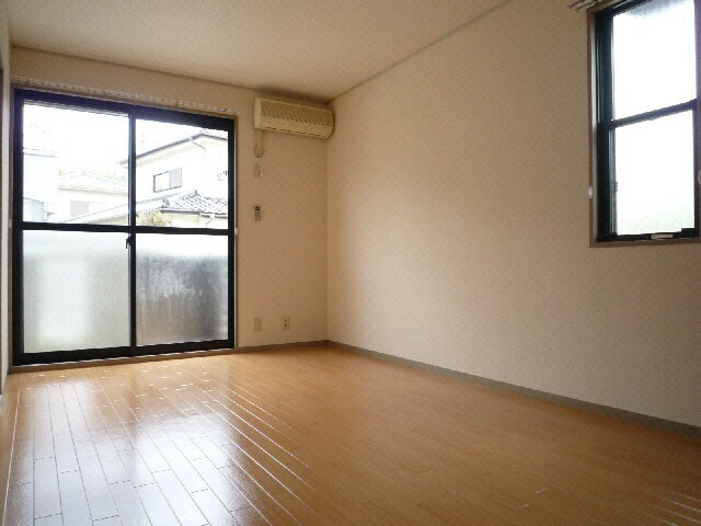物件内観写真7　(エアコン付きの洋室)