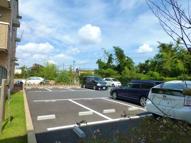 物件外観写真2　(駐車場)