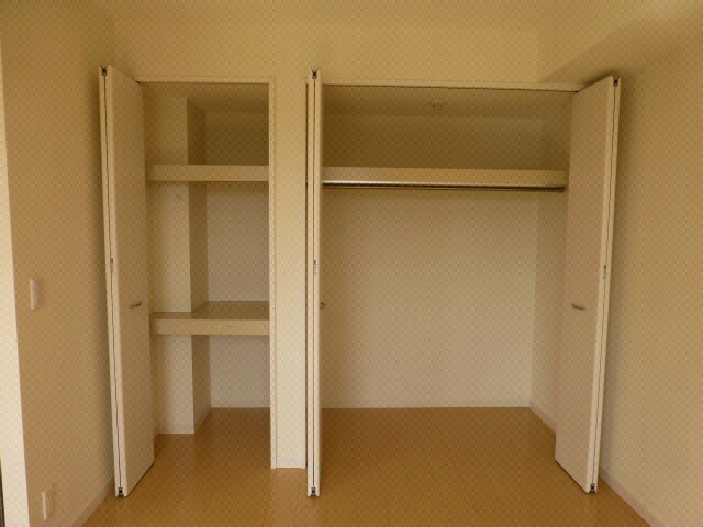 物件内観写真8　(収納も充実)