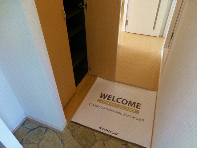 物件内観写真12　(玄関)