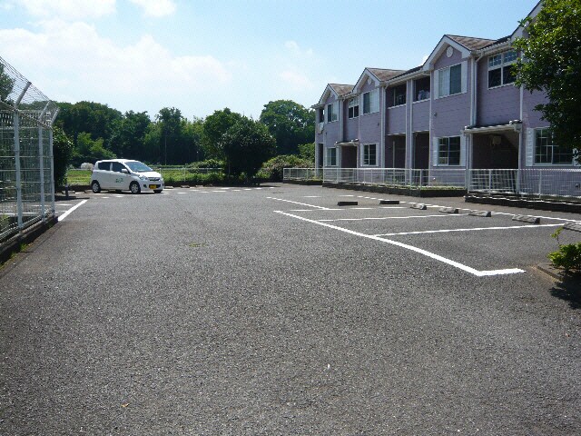 物件外観写真2　(駐車場)