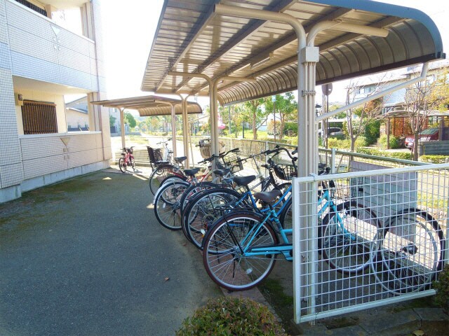 物件外観写真2　(駐輪場)