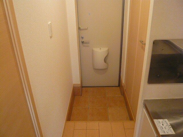 物件内観写真6　(玄関)