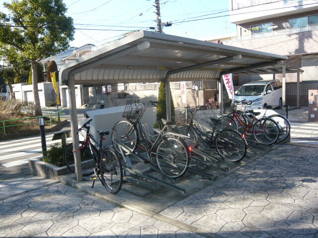 物件外観写真4　(駐輪場)