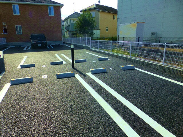 物件外観写真2　(駐車場)