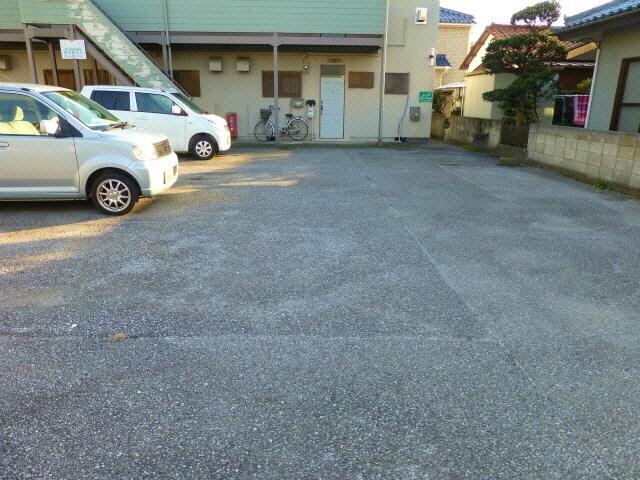物件外観写真2　(駐車場)