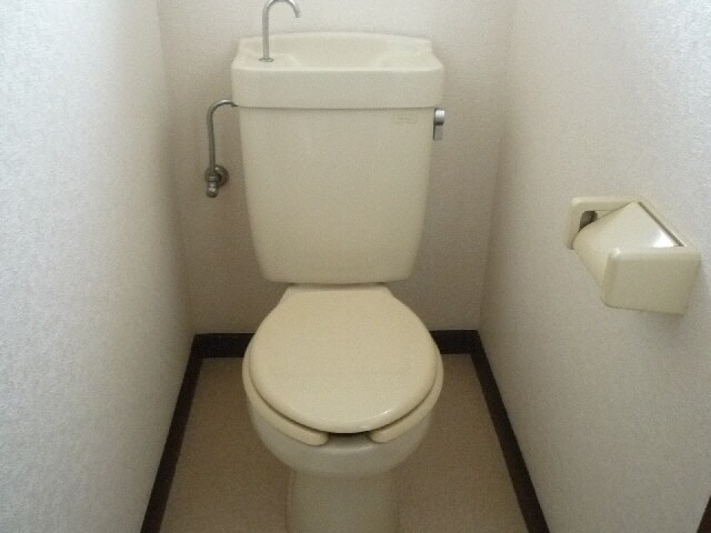 物件内観写真11　(トイレに窓あり)