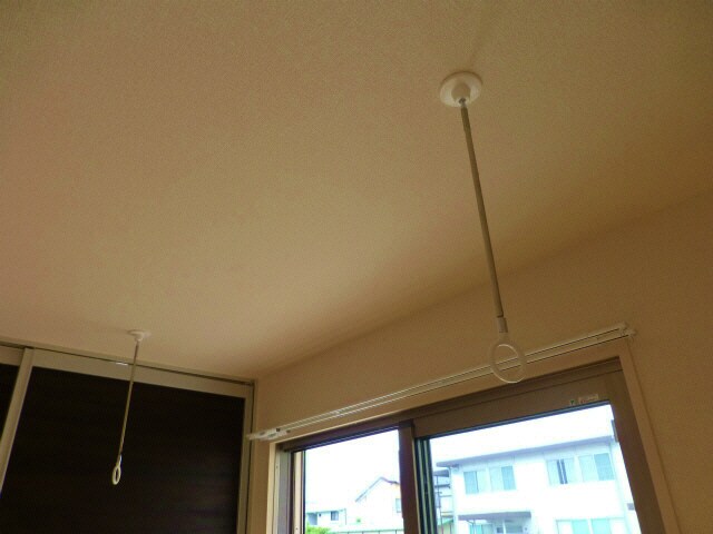 物件内観写真6　(室内物干し竿)