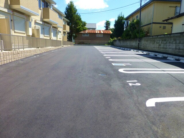 物件外観写真3　(駐車場)