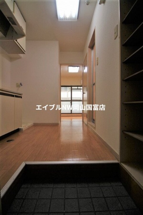 玄関(※同タイプのお部屋の写真です)