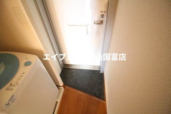 玄関(同間取り別部屋の写真です)