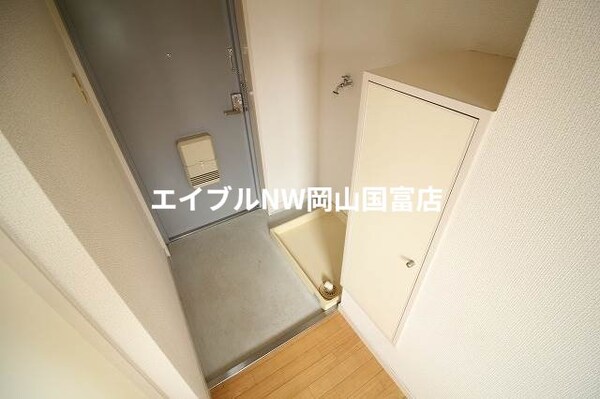 玄関(類似部屋の写真です。実際とは若干異なります。)