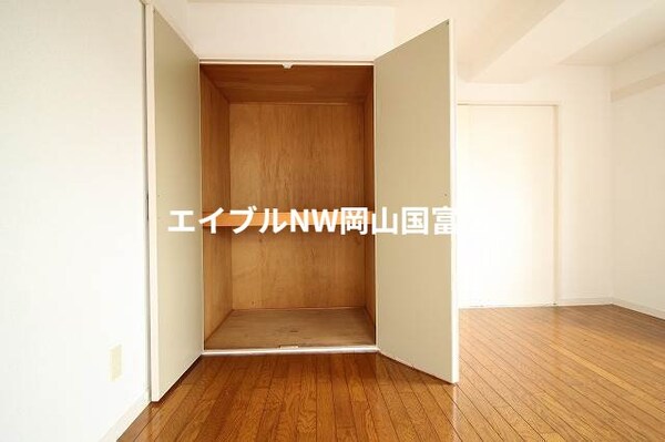 収納(類似部屋の写真です。実際とは若干異なります。)