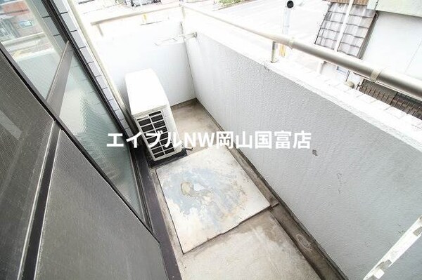 バルコニー(類似部屋の写真です。実際とは若干異なります。)