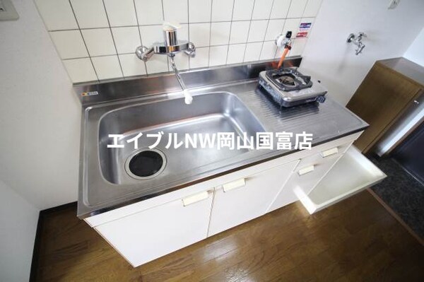 キッチン(同物件別部屋の写真です)