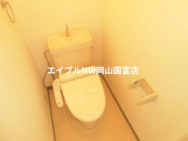 トイレ(ウォシュレット完備)