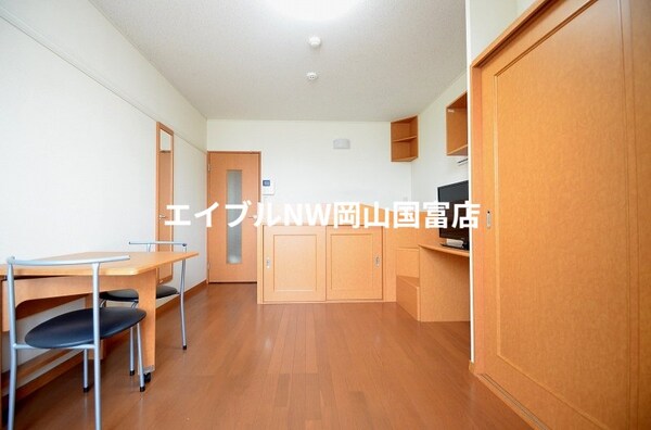 居室・リビング(備品や設備仕様は号室等により異なります現地をご確認ください。)