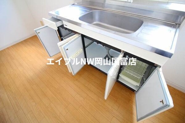 キッチン(類似部屋の写真です。実際とは若干異なります。)