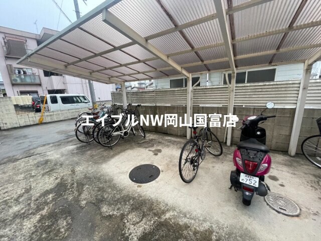 物件外観写真4　(駐輪場)