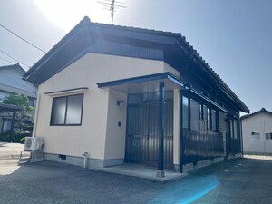 林貸家（左）外観写真