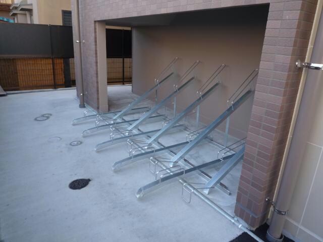 物件外観写真5　(駐輪場　2)