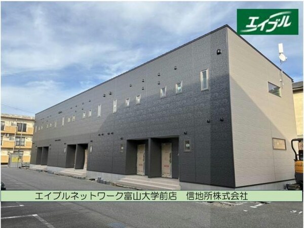 建築中