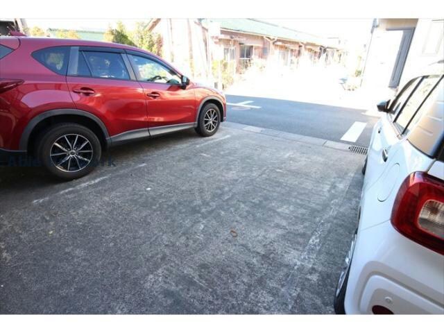 メゾン三本木の駐車場