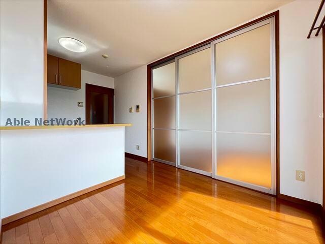 ガーデンコートBrillerのリビングダイニング