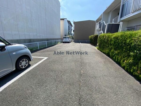 駐車場(B)