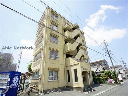 三栄マンション外観写真