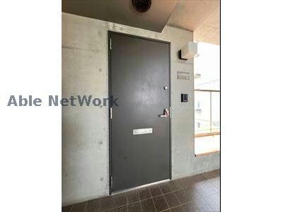 TYマンションWingsの玄関回り