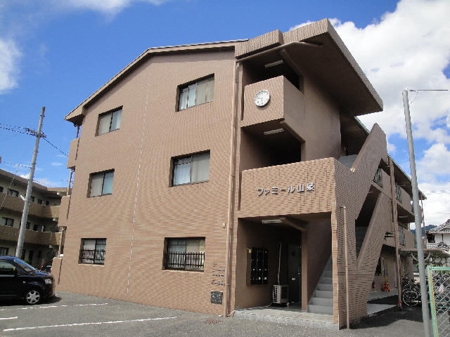 ファミール山泉の物件外観写真