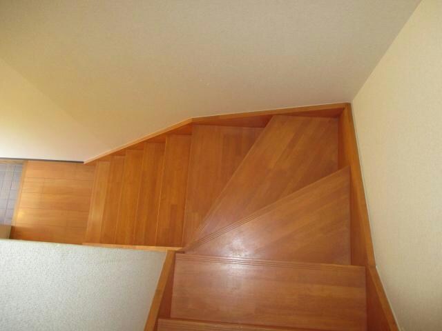 物件内観写真26　(階段)