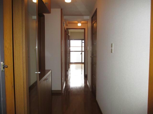 物件内観写真8　(玄関)
