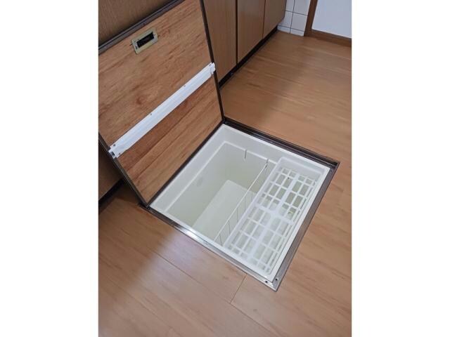 物件内観写真5　(床下収納)