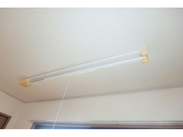 物件内観写真8　(室内物干し)