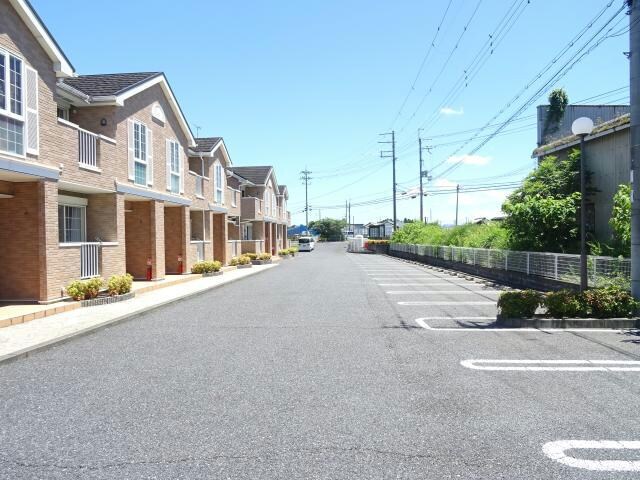 物件外観写真6　(駐車場)