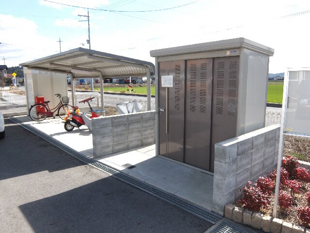 物件外観写真3　(ゴミ置場)