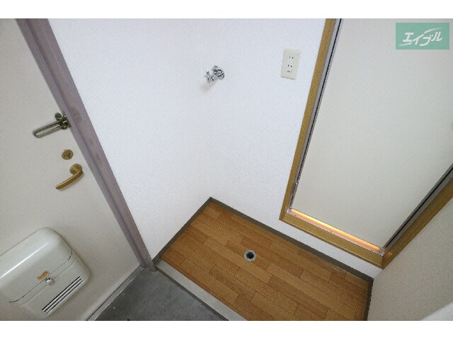 物件内観写真12　(洗濯機置場)