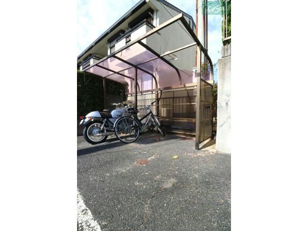 駐輪場(C棟)