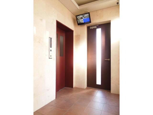 物件外観写真5　(ｴﾚﾍﾞｰﾀｰ、防犯ｶﾒﾗ)