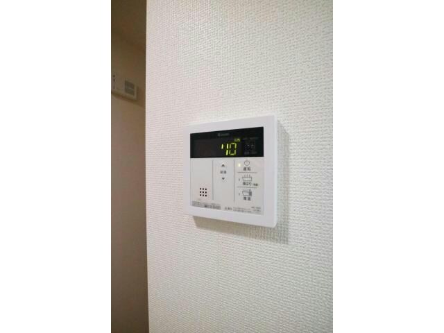 物件内観写真17　(給湯パネル)