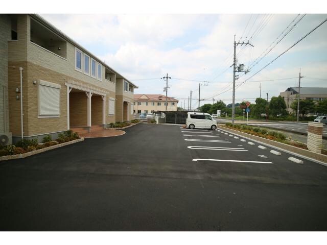 物件外観写真4　(駐車場)