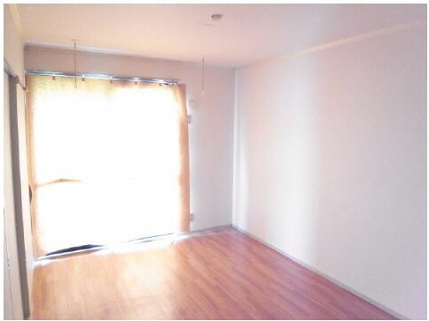 物件内観写真2　(居室)