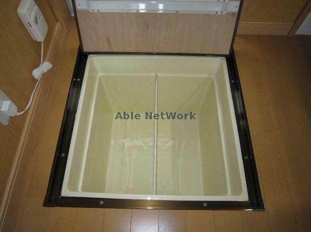 物件内観写真6　(床下収納)