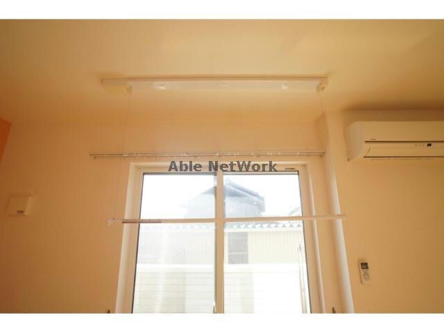 物件内観写真15　(室内物干し付き)