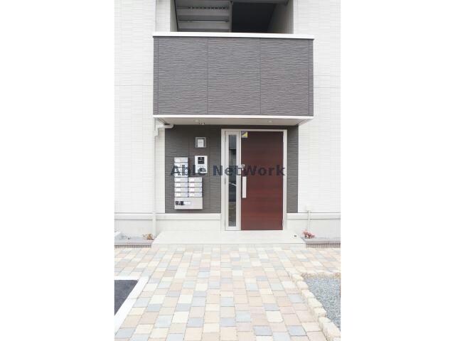 物件外観写真2　(オートロック付き)