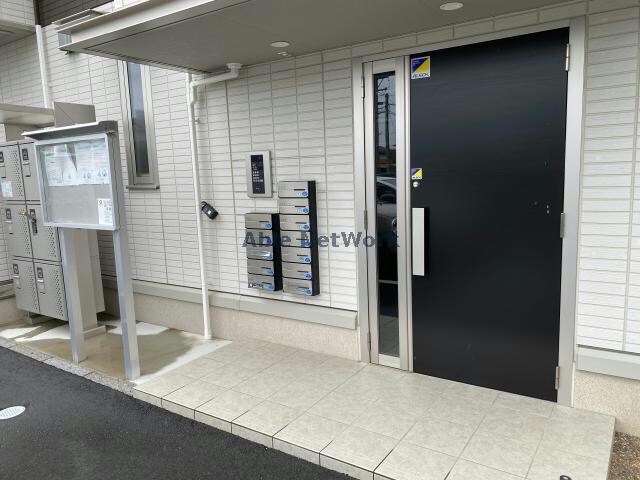 物件外観写真4　(オートロック付き)
